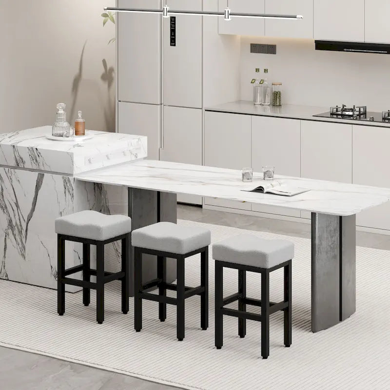 Tabourets de bar modernes de 68,5 cm de hauteur de comptoir, pieds en métal, sans dossier, rembourrés, forme selle